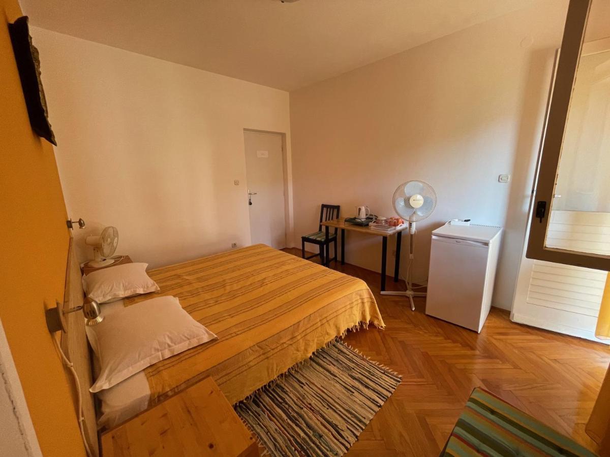 Hvar Guesthouse - Double Bedroom With Private Bathroom 耶尔萨 外观 照片