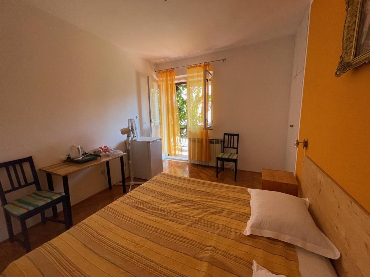 Hvar Guesthouse - Double Bedroom With Private Bathroom 耶尔萨 外观 照片