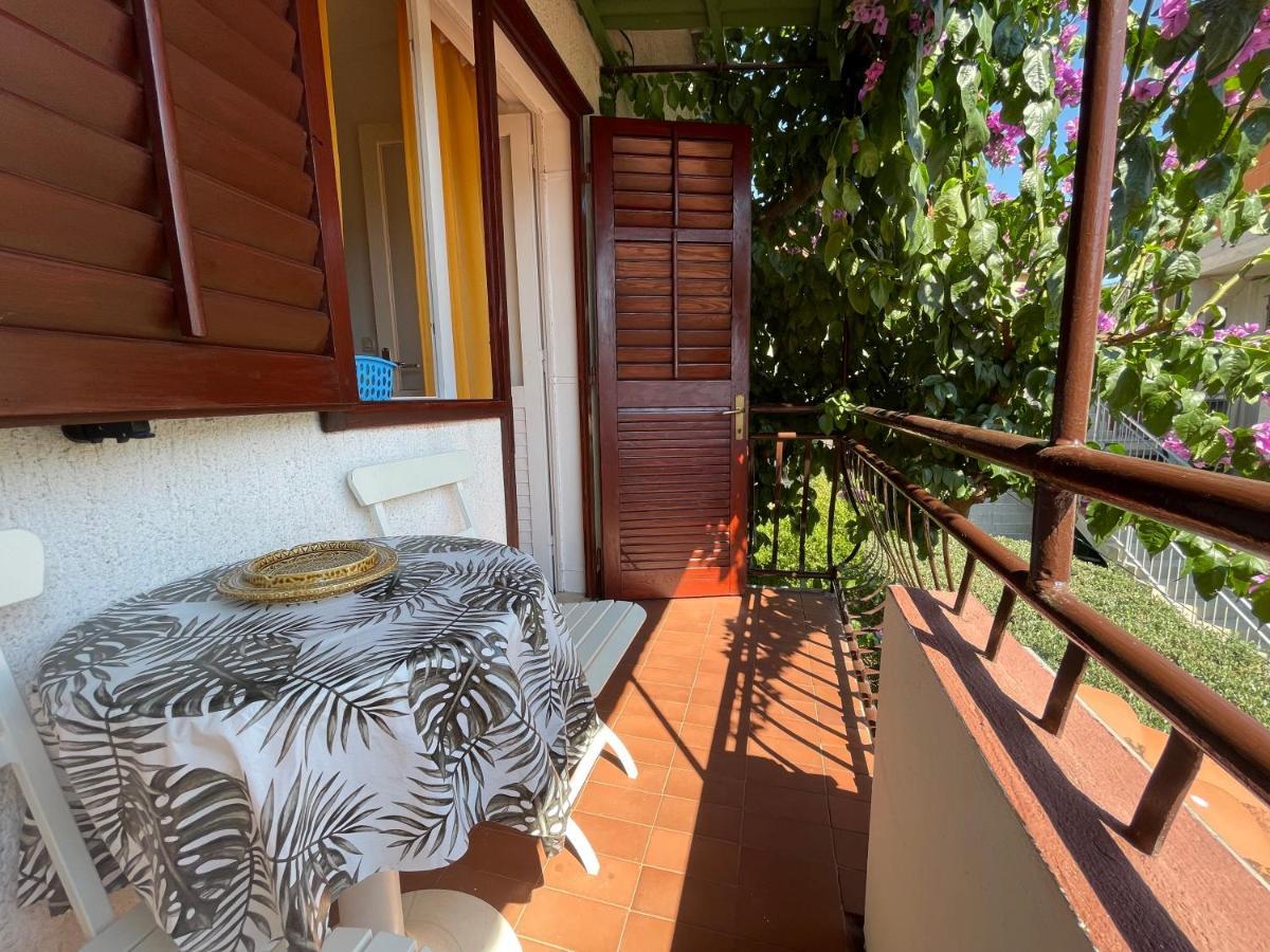 Hvar Guesthouse - Double Bedroom With Private Bathroom 耶尔萨 外观 照片
