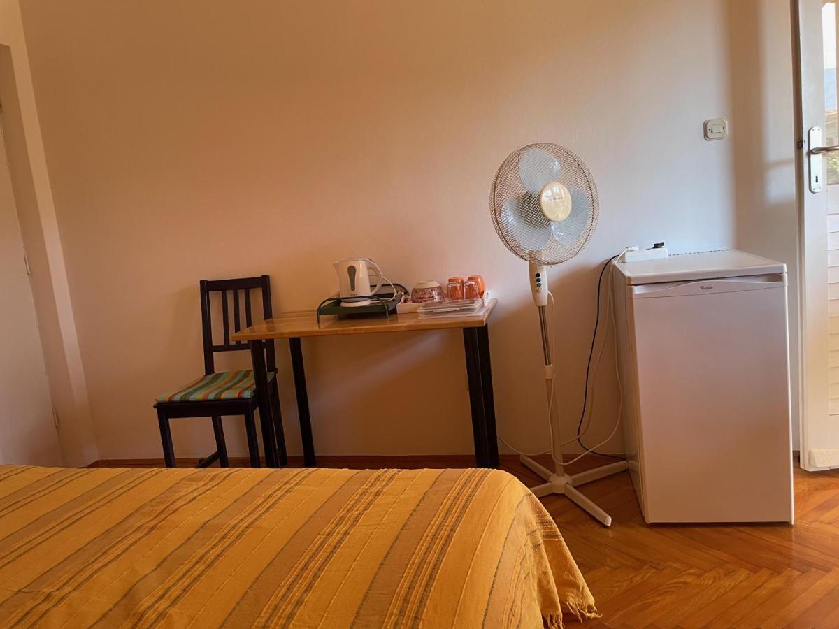 Hvar Guesthouse - Double Bedroom With Private Bathroom 耶尔萨 外观 照片