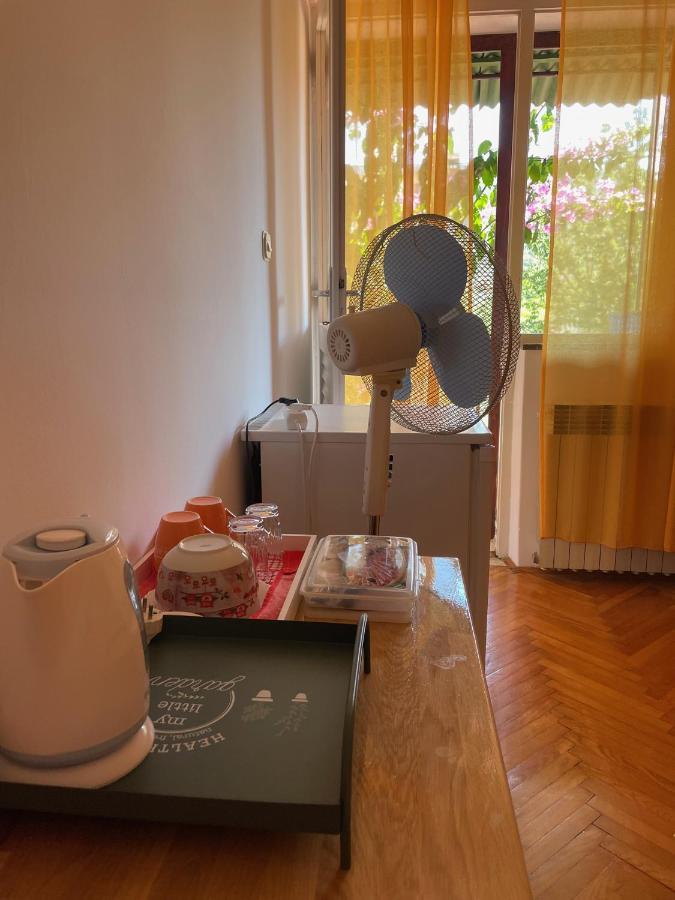 Hvar Guesthouse - Double Bedroom With Private Bathroom 耶尔萨 外观 照片