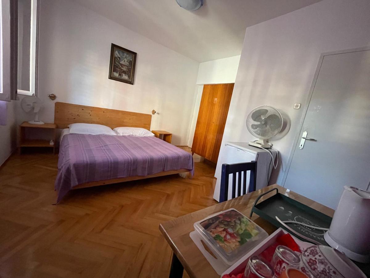 Hvar Guesthouse - Double Bedroom With Private Bathroom 耶尔萨 外观 照片