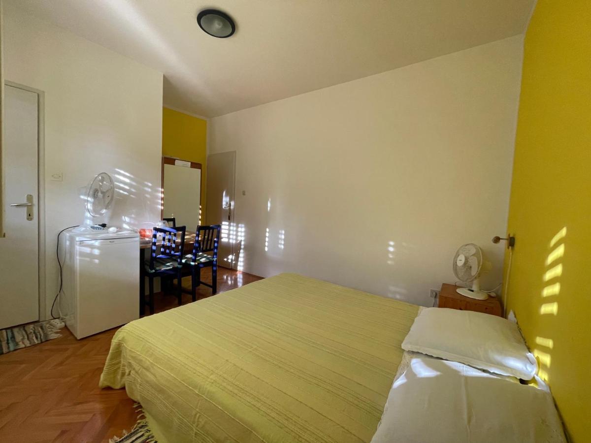 Hvar Guesthouse - Double Bedroom With Private Bathroom 耶尔萨 外观 照片