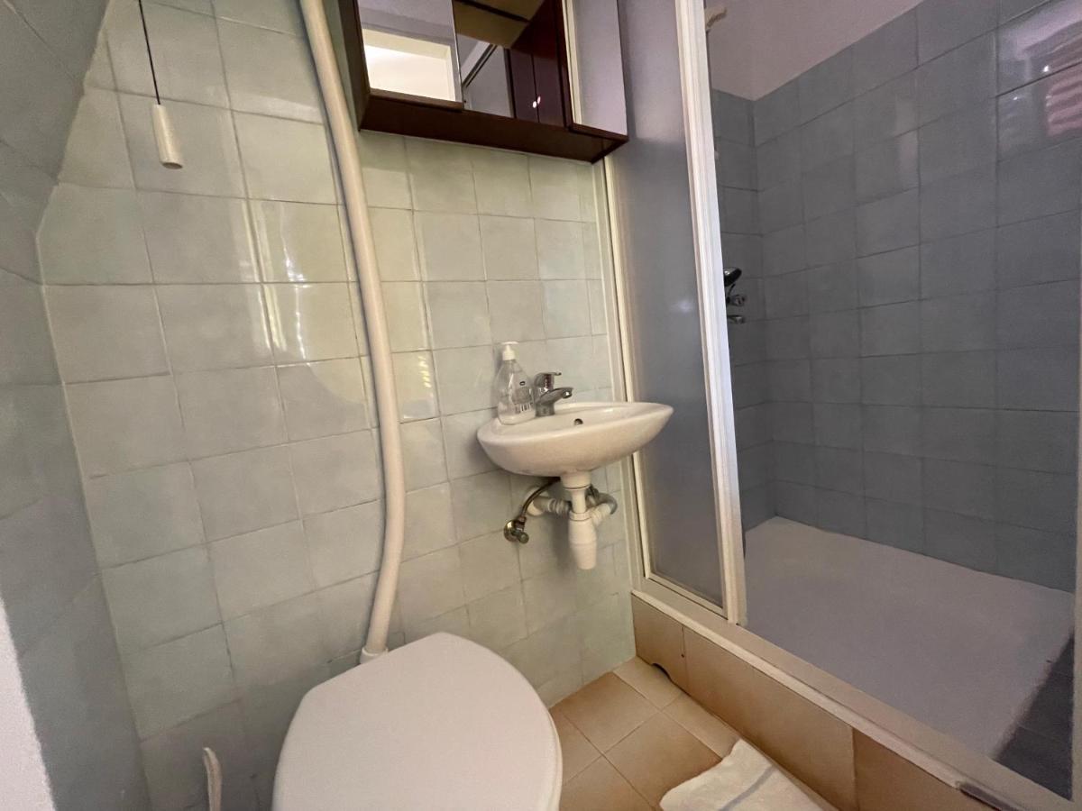 Hvar Guesthouse - Double Bedroom With Private Bathroom 耶尔萨 外观 照片