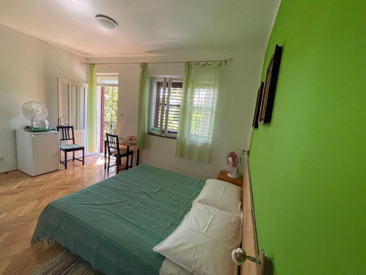 Hvar Guesthouse - Double Bedroom With Private Bathroom 耶尔萨 外观 照片