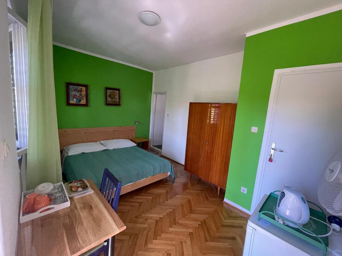 Hvar Guesthouse - Double Bedroom With Private Bathroom 耶尔萨 外观 照片