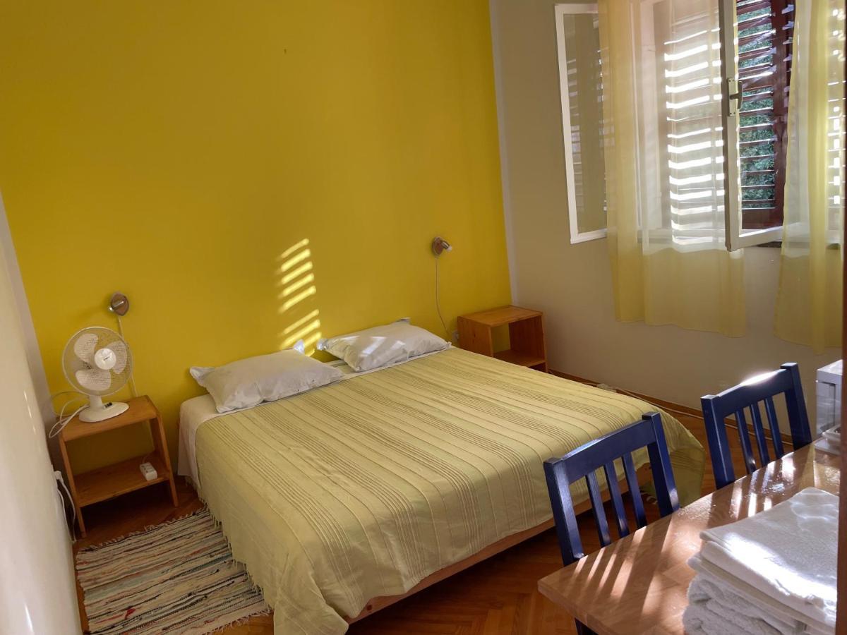 Hvar Guesthouse - Double Bedroom With Private Bathroom 耶尔萨 外观 照片