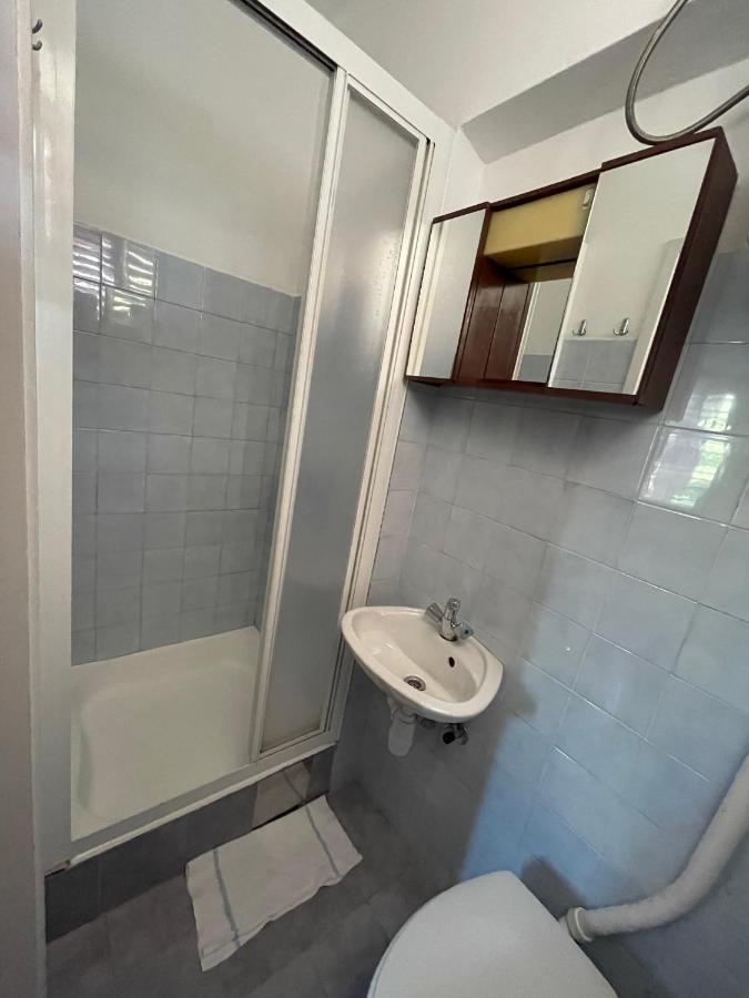 Hvar Guesthouse - Double Bedroom With Private Bathroom 耶尔萨 外观 照片