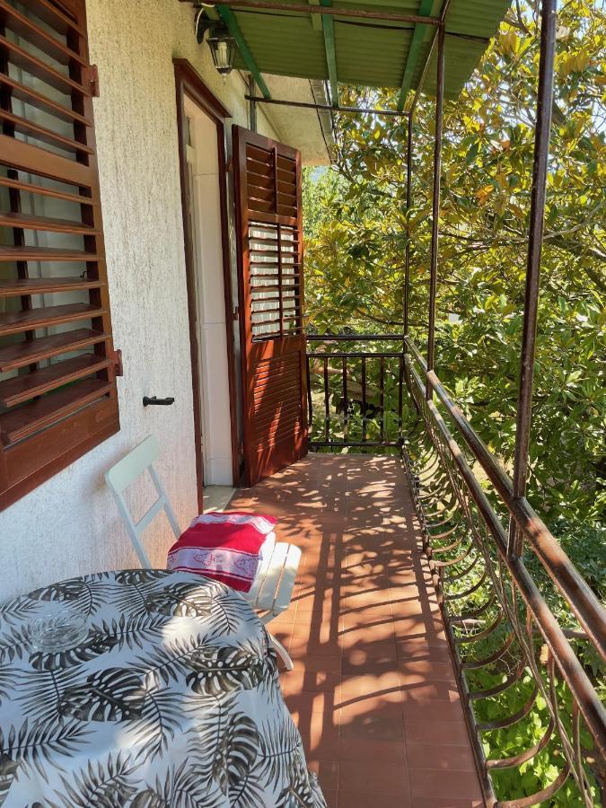 Hvar Guesthouse - Double Bedroom With Private Bathroom 耶尔萨 外观 照片